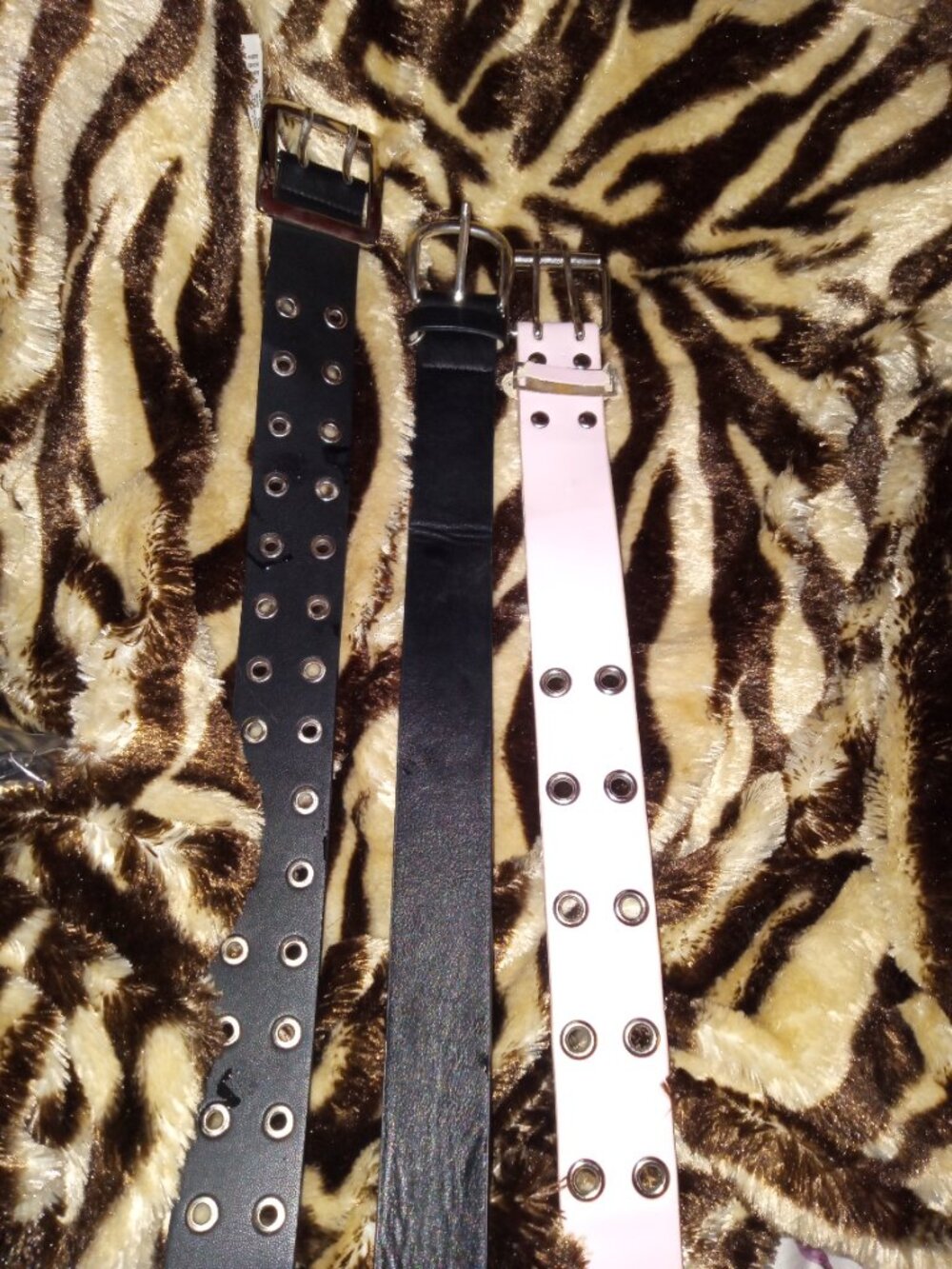 Lot of 3 belts
